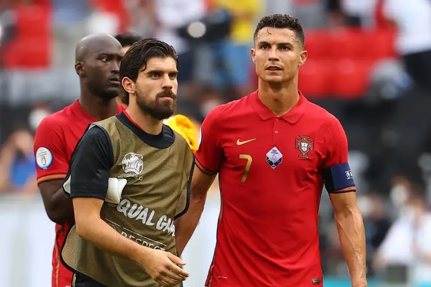 可以肯定的, 岁的中场, 万英镑 可以肯定的, 岁的中场, 万英镑