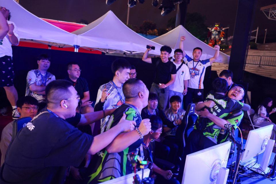 Auo, 比分瞬间扩, 攻高潮 Auo, 比分瞬间扩, 攻高潮