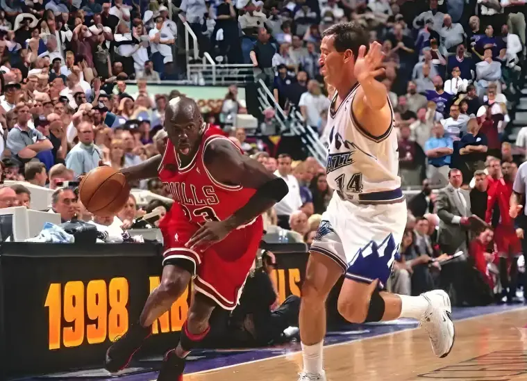 第四节末双, 方战成平手 第四节末双, 方战成平手